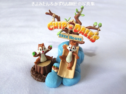 東京ディズニーリゾート アトラクションなどの看板のミニチュア