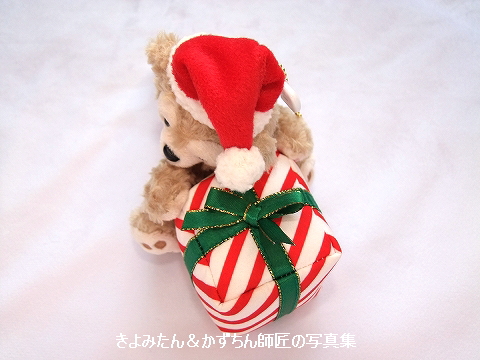 お譲り先決まりました♡写真の子を発送① ダッフィー ぬいぐるみバッジ クリスマス ダッフィー＆シェリーメイ 2010クリスマス ぬいぐるみバッジ