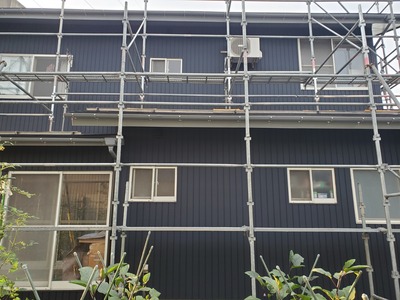 新潟県三条市の屋根外壁塗装リフォーム専門店「遠藤組」外壁がルバリウム鋼板カバー工事
