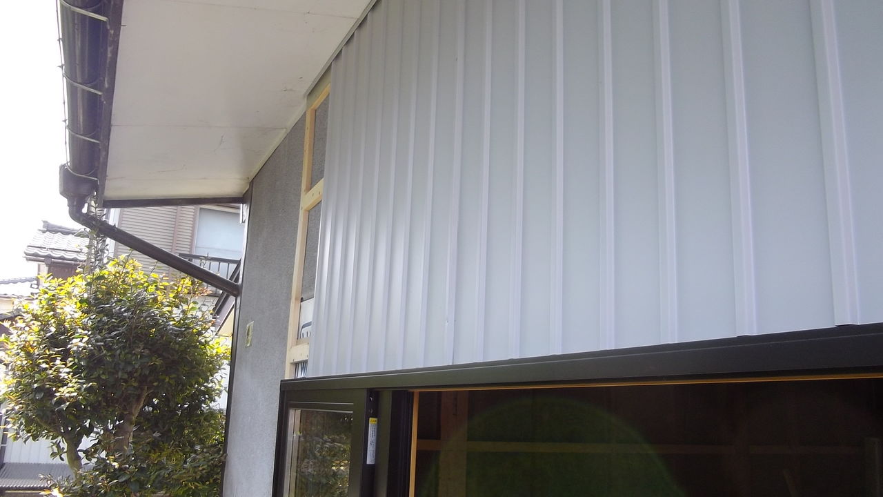 新潟県燕三条 外壁リフォーム 角波カラーガルバリウム鋼板張り 新潟県三条市屋根外壁塗装リフォーム専門店遠藤組 遠藤板金工業有限会社 0256 32 5559 新潟県燕三条 外壁リフォーム 角波カラーガルバリウム鋼板張り 新潟県三条市屋根外壁塗装リフォーム専門店遠藤組 遠藤板金工業有限会社 0256 32 5559