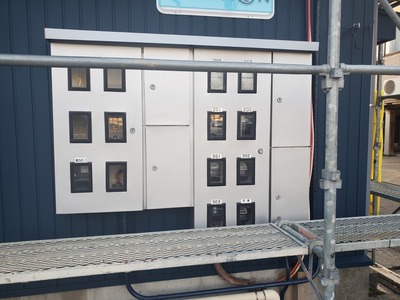 新潟県三条市の屋根外壁塗装リフォーム専門店遠藤板金工業有限会社　電気メーターボックスガルバリウム鋼板張りました。
