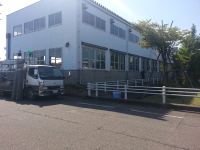 新潟県三条市の屋根外壁リフォーム専門店《遠藤組》見附市G社様の屋根カバー工事初日です。