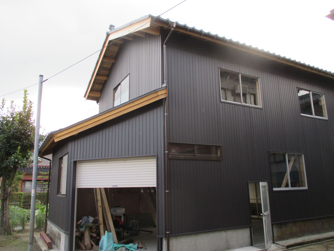 新潟県三条市の屋根外壁塗装リフォーム専門店遠藤組 角波カラーガルバリウム張 新潟県三条市屋根外壁塗装リフォーム専門店遠藤組 遠藤板金工業有限会社 0256 32 5559 新潟県三条市の屋根外壁塗装リフォーム専門店遠藤組 角波カラーガルバリウム張 新潟県三条市屋根外壁塗装リフォーム専門店遠藤組 遠藤板金工業有限会社 0256 32 5559