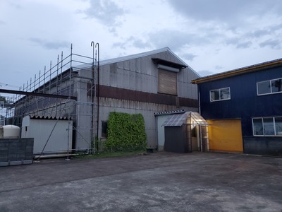 新潟県三条市の屋根外壁塗装リフォーム専門店遠藤板金工業(有)スレート屋根カバールーフ『やまなみルーフ』工事中