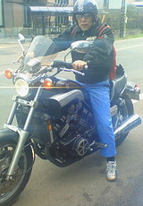 塚野電気さんはライダーでした。