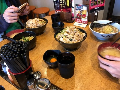 １７／１２／１６伝説のすた丼屋八王子東浅川店　０７