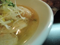 15/02/27麺や勝治 味玉入り青唐辛痛麺 3
