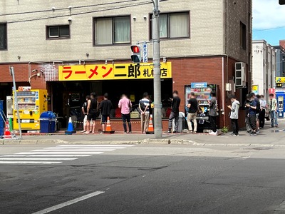 ２２／０８／１０ラーメン二郎札幌店　０２