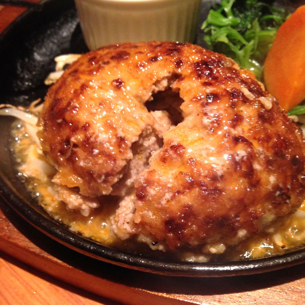 ぎゅう丸 大名 肉汁が溢れるハンバーグ こりゃ人気があるはずですね ソースコ や がばいばぁちゃんの飴 のキヨトク公式ブログ
