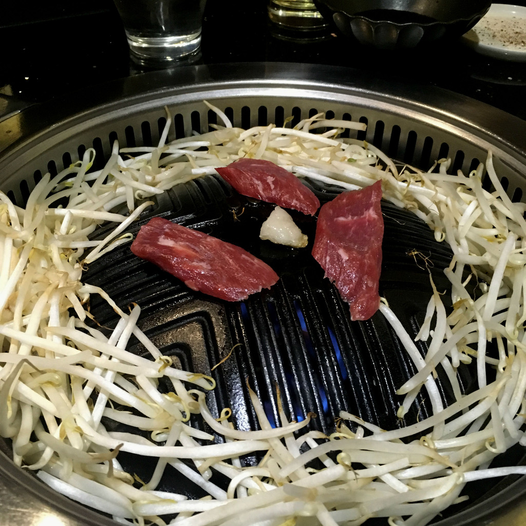 羊 ヒツジ 六本木 東京の深夜に食べるジンギスカンはバツグンにウマイです しかもヘルシーだしね ソースコ や がばいばぁちゃんの飴 のキヨトク公式ブログ