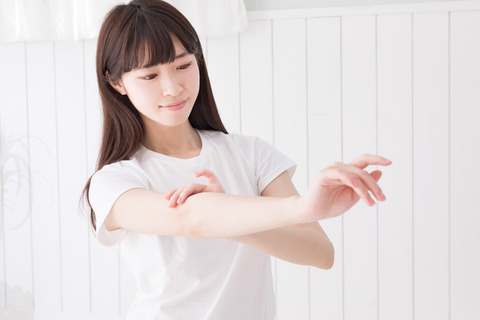 【怒り】妻の携帯から数年来の不倫が発覚。妻は泣いて謝りながら離婚したくないと言ってきた。情けない事にまだ妻が好きなのでそれを受け入れる事にしたが…