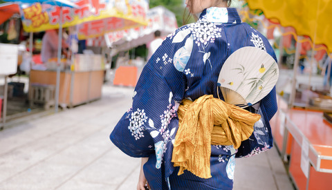 妹の成人式の日。親父「いいか、今日はお前が一人前になった日だ。だからお前を今から大人として扱う。実はお前は俺の本当の娘じゃない」妹「なにそれ！！！」