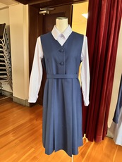 ②長袖白ブラウス+ジャンパースカート