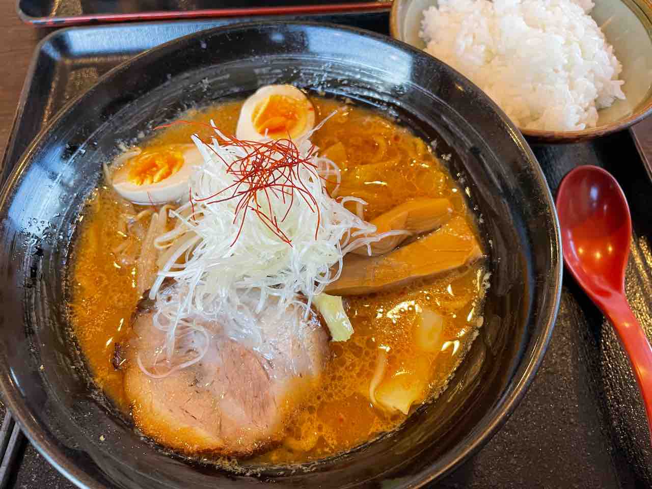真狩温泉で食べられる ニセコラーメン風花 の こってりラーメンがお気に入り パワーアップ間違いなし ニセコ 倶知安ブログ 羊蹄山麓カントリーロード 22