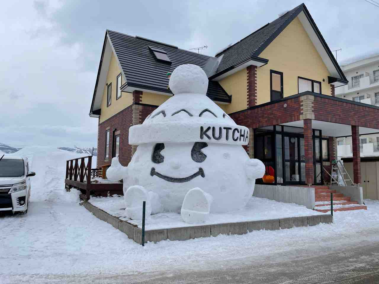 倶知安では 2月に雪像が自宅前に飾られる 今年はビッグすぎる じゃが太くん がスゴイ ニセコ倶知安ブログ 羊蹄山麓カントリーロード 22
