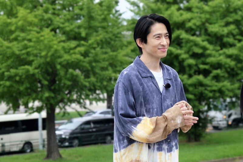 🎤三宅健、まるで少年のような姿にキュン!ファーストアルバム特典映像のオフショットを公開 : エンターテイメントまとめサイト