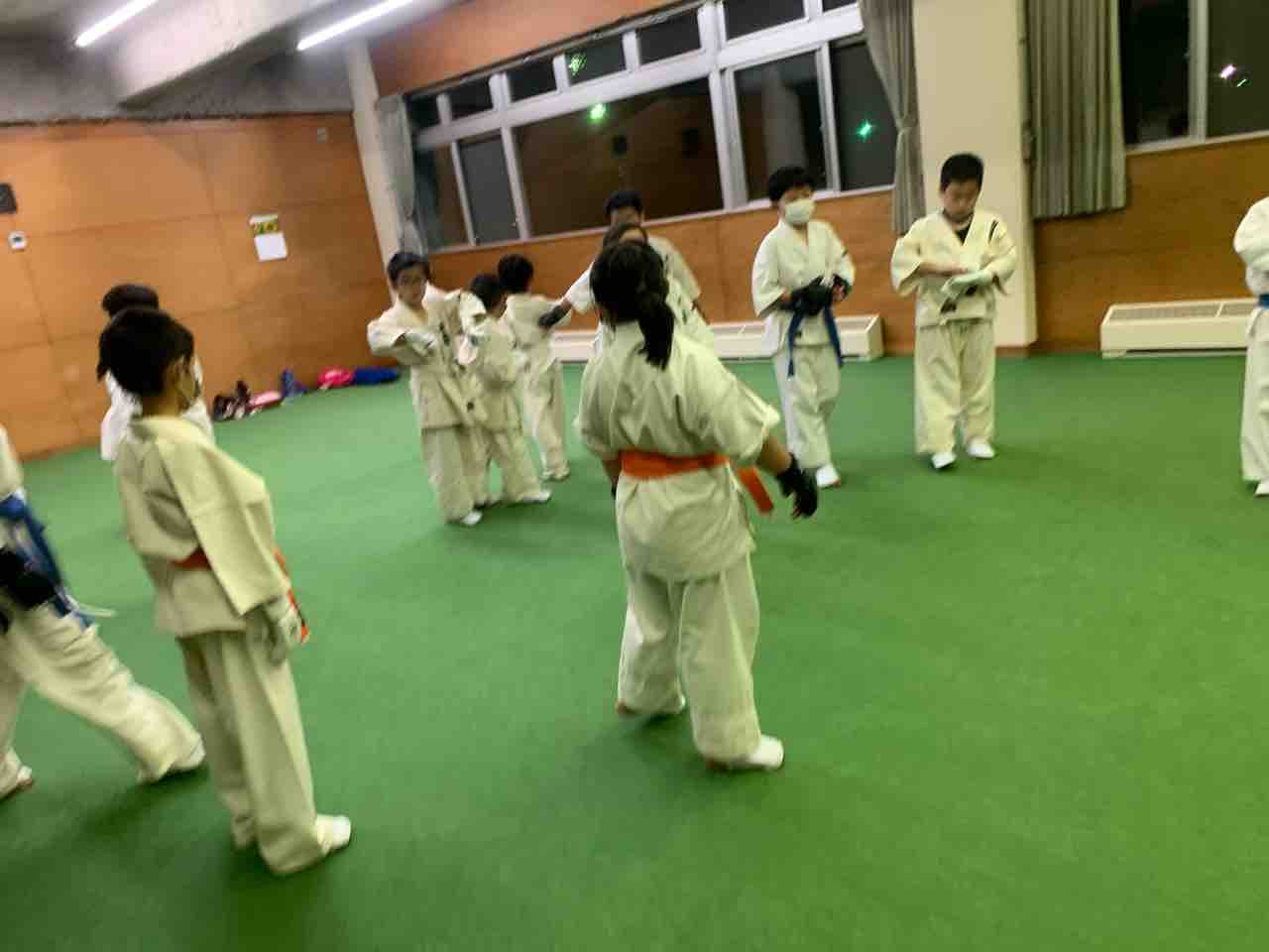 山辺町の空手教室です 極真会館 田畑道場 山辺 大江 中山教室 師範代 長岡淳一 四段 山辺町の空手教室です 極真会館 田畑道場 山辺 大江 中山教室 師範代 長岡淳一 四段