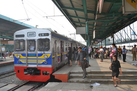 6107F、オール女性専用車としてデビュー（10月01日