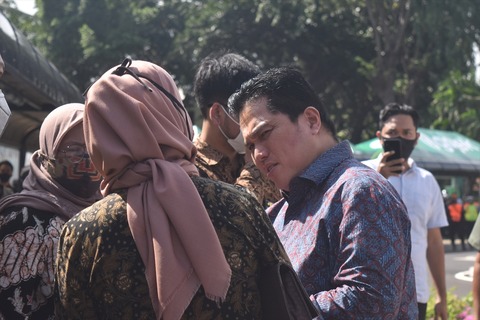 インドネシア最後の希望 国営企業相エリックトヒル5系に乗車 6月17日 Jabodetabek Commuters News