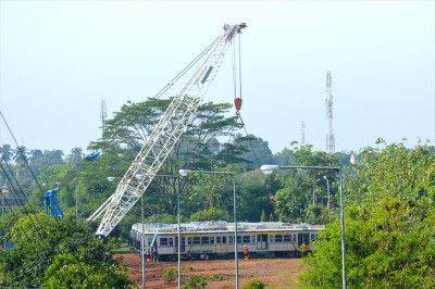 都営6000、Depok電車区にてオフレール作業開始！！（11月23日
