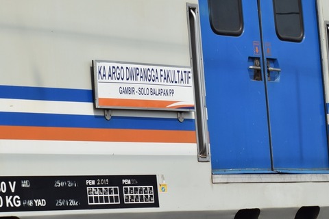 新型客車も早くも波動用に 特急argodwipanga Tambahan Jabodetabek Commuters News