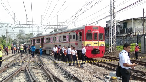 5817f脱線事故 10月3日 Jabodetabek Commuters News 5817f脱線事故 10月3日 Jabodetabek Commuters News