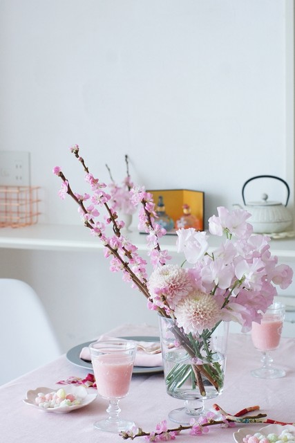 春の花色配色 ピンク濃淡 ひな祭りの花 大人っぽくセンスよく活けるコツ 窪田千紘フォトスタイリングwebマガジン Klastyling Powered By ライブドアブログ