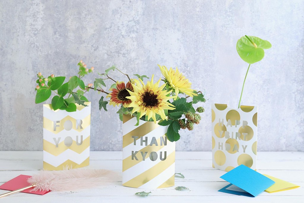 一輪やミニブーケを贈る時に 花瓶になるメッセージカード Message Flower Vase 窪田千紘フォトスタイリングwebマガジン Klastyling Powered By ライブドアブログ
