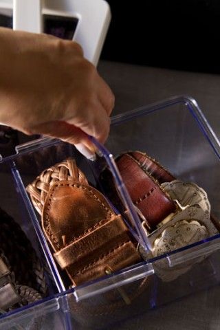 ＩＫＥＡのタッパーでベルト収納