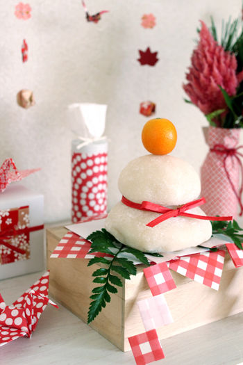 kaiga_1225_02 紅白の折り紙で、可愛いお正月飾り