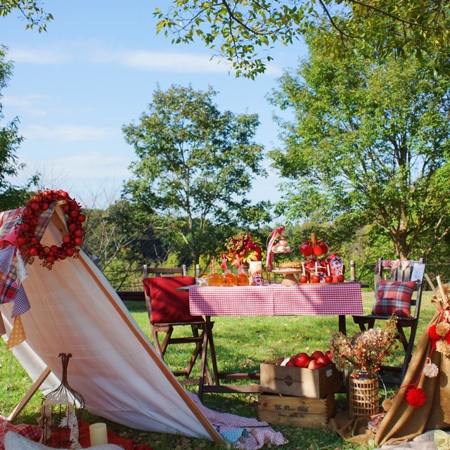 【秋の花色配色】赤メインの同系色　リンゴをテーマにした花飾り！簡単可愛いアレンジ