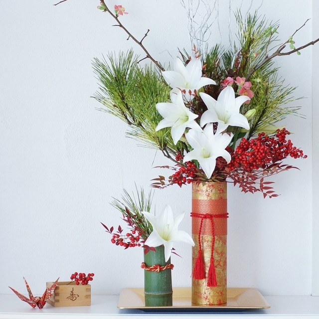 冬の花色配色 Ikeaの花器をお正月仕様に 伝統的なお正月花の飾り方 窪田千紘フォトスタイリングwebマガジン Klastyling Powered By ライブドアブログ