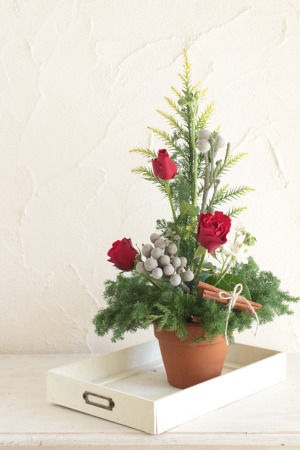 フラワーアレンジでクリスマスツリー
