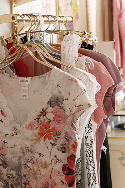 オリジナル下着のほかに、 インポートのランジェリーや洋服も扱っています。