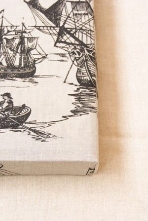 段ボールのふたでリーズナブルなファブリックパネル