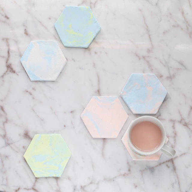 あそび育★ダイソーパステルカラーねんどでつくるマーブルコースター