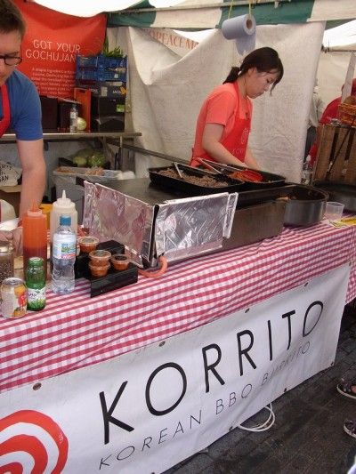 こちらは、韓国の焼肉とごはんを ブリトーで包む（！）という 斬新なフード「KORRITO」 なかなか人気が高いそうで、 行列ができていました。