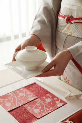 京都・唐紙を使ったはんなり和モダンなお正月テーブル