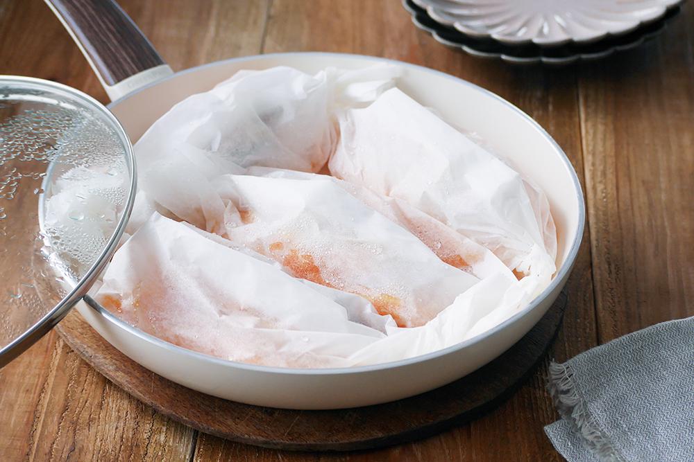 10分で晩ごはん 包丁を使わずに作れる 魚のフライパン酒蒸し 窪田千紘フォトスタイリングwebマガジン Klastyling Powered By ライブドアブログ