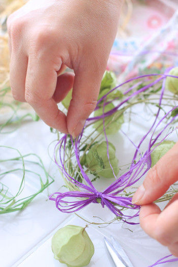 パープルのラフィアを結んでみました。