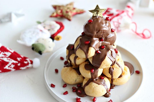 クリスマス コンビニ シュークリーム ツリー