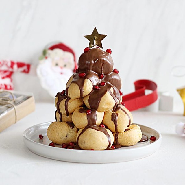 クリスマス コンビニ シュークリーム ツリー