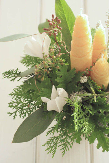 火を点けたときを考えて、 キャンドルの周りは、燃えないようにアレンジします。