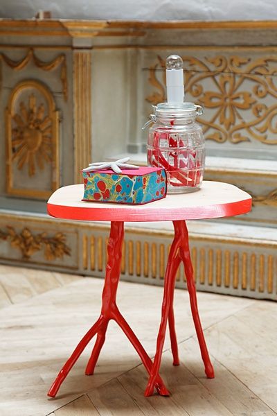 サイドテーブルレッド\68,250/Bazar et Garde-Manger Tse&Tse associees レッドノートBook\7,875/H.P.DECO
