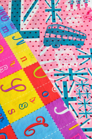 デコパッチペーパーのサイズは、１枚29cm×39cmで 各250円（税込）。 160種類以上の豊富なバリエーションから選べます。