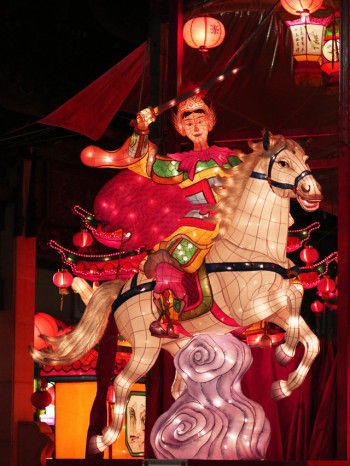 こちらは ディズニー映画「ムーラン」の主人公のモデルとなった 「花木蘭」（ファムーラン）。