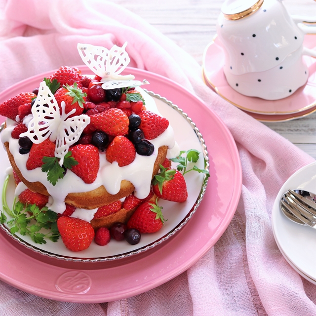 女子ウケ抜群！ チョコペン蝶々の“乗せるだけ”ケーキの作り方