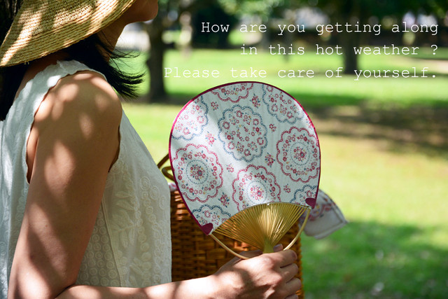 好みの柄をコピーして貼るだけ ファッションに合わせたうちわの作り方 窪田千紘フォトスタイリングwebマガジン Klastyling Powered By ライブドアブログ