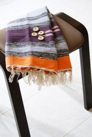 SONY DSC のせてたたんで留めるだけ!300円でスツールが変身