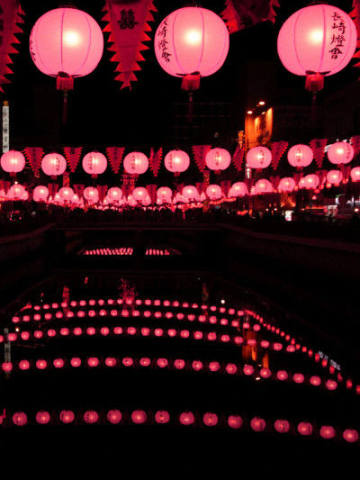 夜だけでなく昼間のランタンも素敵で 特にピンクランタンは昼間も夜も女性に人気です。